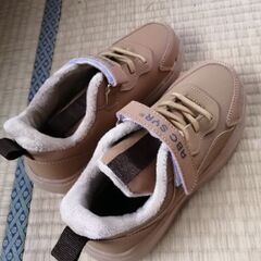 子供用スニーカー新品の画像