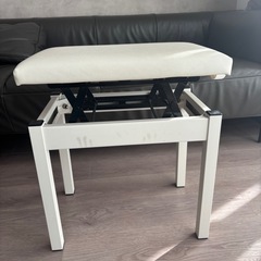 【芦屋市引取り希望】ピアノ椅子　白の画像