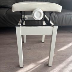 【芦屋市引取り希望】ピアノ椅子　白の画像