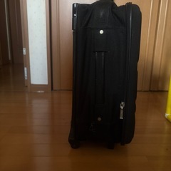 エレッセ 黒色スーツケースの画像