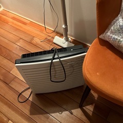 ネイルセット　椅子　空気清浄機の画像