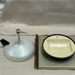 珍しい‼　昭和レトロ‼　鶴の形の煙草入れと灰皿‼の画像