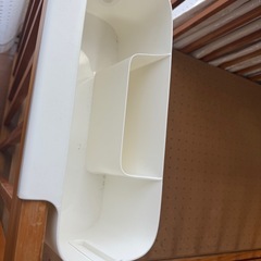 【木製ベビーベッド】キャスター付き／高さ調整可／収納棚つきの画像