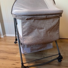 ベビーベッドの画像