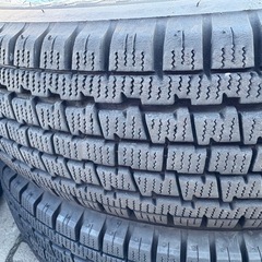 美品！スタッドレスタイヤ　145/80R12 ブリヂストン　W300 2023年製　バリ山　鉄ホイール付き　軽トラ　軽バン　の画像