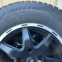 265/70R17スタッドレスタイヤホイールセットの画像