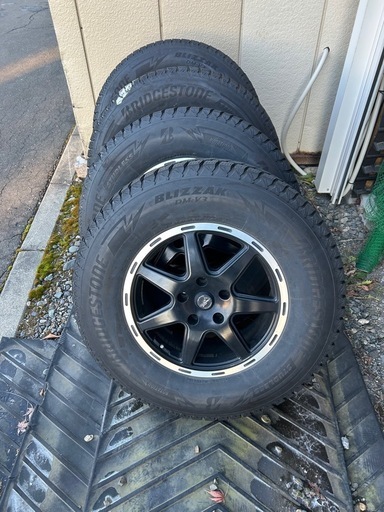 265/70R17スタッドレスタイヤホイールセット