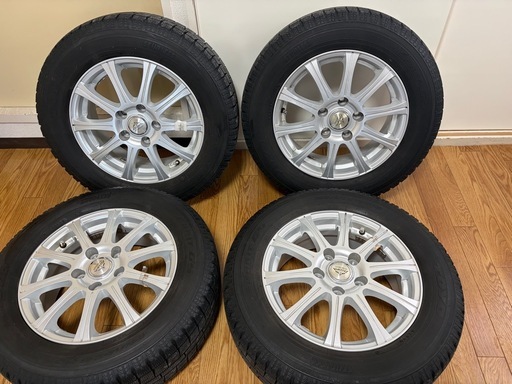 タイヤ195/65R15 91Qスタッドレスタイヤとホイルの4セット