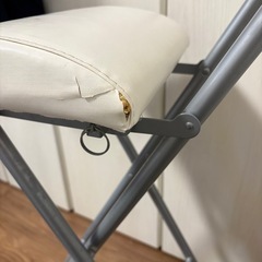 折りたたみ椅子の画像