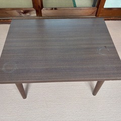 木製ミニテーブルの画像