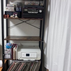 10月に購入したばかりの頑丈な本棚、ラックの画像