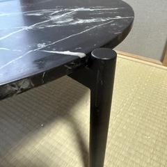大理石調ローテーブルの画像