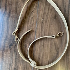 手芸用品（ショルダーストラップ、ループエンド、ボタン、プラスチックケースなど）の画像