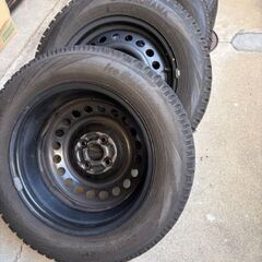 ホンダフリード純正15インチホイール＋スタッドレスタイヤ4分山(ホイルキャップ付)の画像
