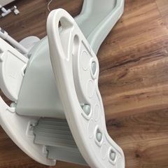 くすみカラーすべり台の画像