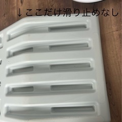 くすみカラーすべり台の画像