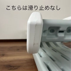 くすみカラーすべり台の画像