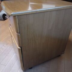 木目調袖机の画像