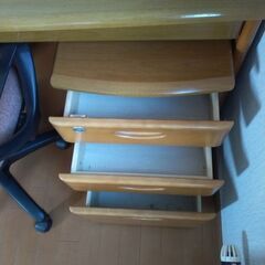 木目調袖机の画像