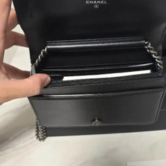 シャネル ボーイWOC 銀色 内蔵チップの画像