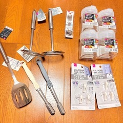 日用品 まとめ売り 菜箸 フライパン 鍋 バスケット お箸 菜箸 竹串 ふきん お茶パック スポンジ メラミンスポンジ シンク下整理棚 トング フック 等の画像