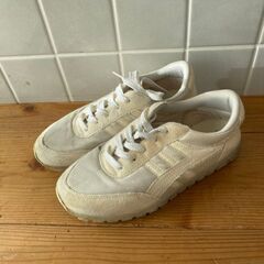 スニーカーの画像
