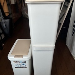 美品　ゴミ箱　ホワイト　
2個セット　20L 　細長いタイプの画像