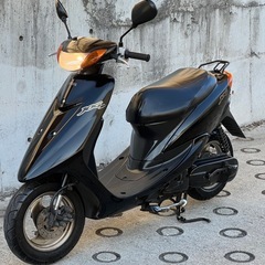 大人気セール‼️実走行1.1万キロ🏃‍♀️安心のバッテリー新品✨️前後タイヤまだまだ山あり🗻嬉しいシート張替え♪嬉しいオイル満タン補充済み🈵オイル交換不要⭕️継ぎ足しだけで🆗2サイクルでパワフルな走り💨SA16J ジョグ✴の画像