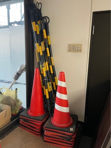 【今週いっぱい】三角コーン　ロードコーン　パイロン　12本　コーンバー　全てセットでいかがでしょうか　緑は売り切れました