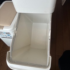 美品　ゴミ箱　ホワイト　
2個セット　20L 　細長いタイプの画像