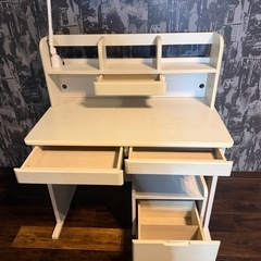 勉強机　学習机　ニトリの画像