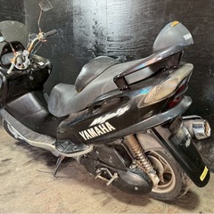 ★支払総額3.5万円★定休日なし！いつでも現車確認可能です！ ヤマハ マジェスティ125FI 黒 人気のコマジェ！ 車格大きい125cc！ 4ストインジェクション！ 社外ハンドル、ポスト！の画像