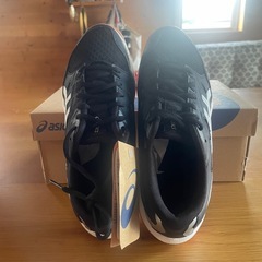 アシックスシューズの画像