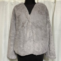 新品タグ付き アベイル　RagOut フェイクファー　ジャケット　グレーの画像