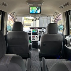 TOYOTAノア　車検1年半付きの画像