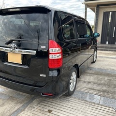 TOYOTAノア　車検1年半付きの画像
