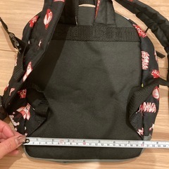 【新品未使用】べべ　男の子向けリュックサック　宇宙柄、ロケット柄　黒の画像