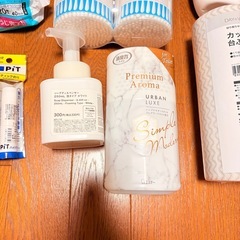 日用品 まとめ売り スポンジ 綿棒 トイレクイックル パーフェクトホイップ 洗顔 泡ハイター カット式台ふきん 消臭力 ソースディスペンサーの画像