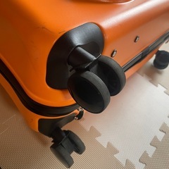 子どもが乗れるキャリーケースの画像