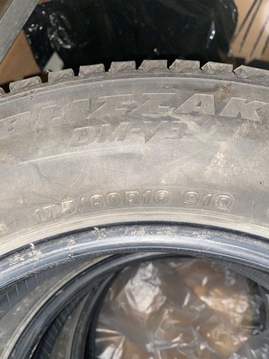 175-80ｒ16 ジムニー　スタッドレス