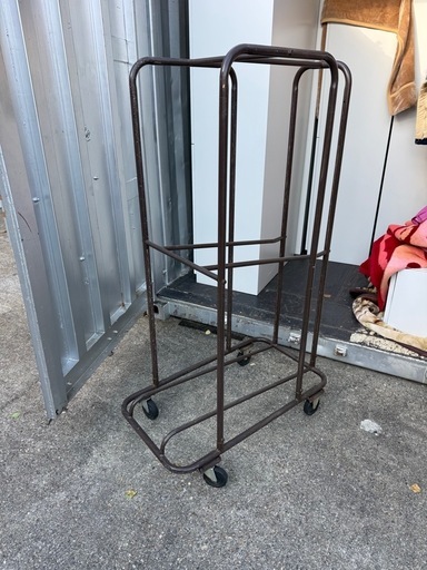 折り畳み椅子用の台車