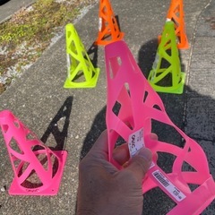 小さいカラーコーンの画像