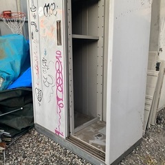 落書き有り　イナバ物置　収納庫　落書き有り　倉庫　の画像