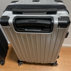 キャリーケース　シルバー未使用　
2個セット売り   の画像