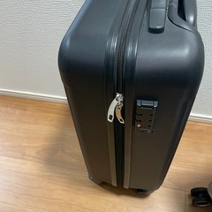 キャリーケース　シルバー未使用　
2個セット売り   の画像