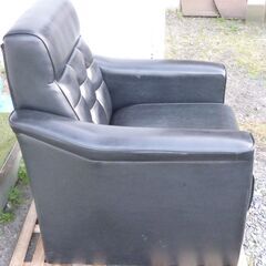 合成皮革の一人掛けソファーの画像
