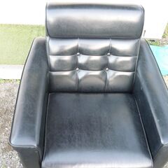 合成皮革の一人掛けソファーの画像