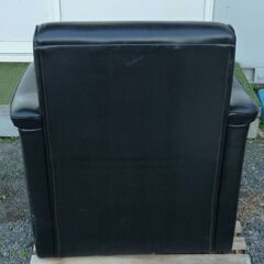 合成皮革の一人掛けソファーの画像