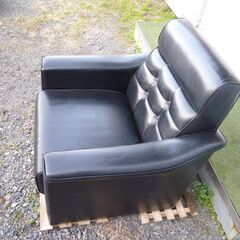 合成皮革の一人掛けソファーの画像