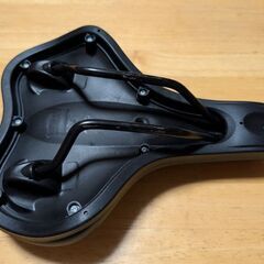 サドル 工具付きの画像